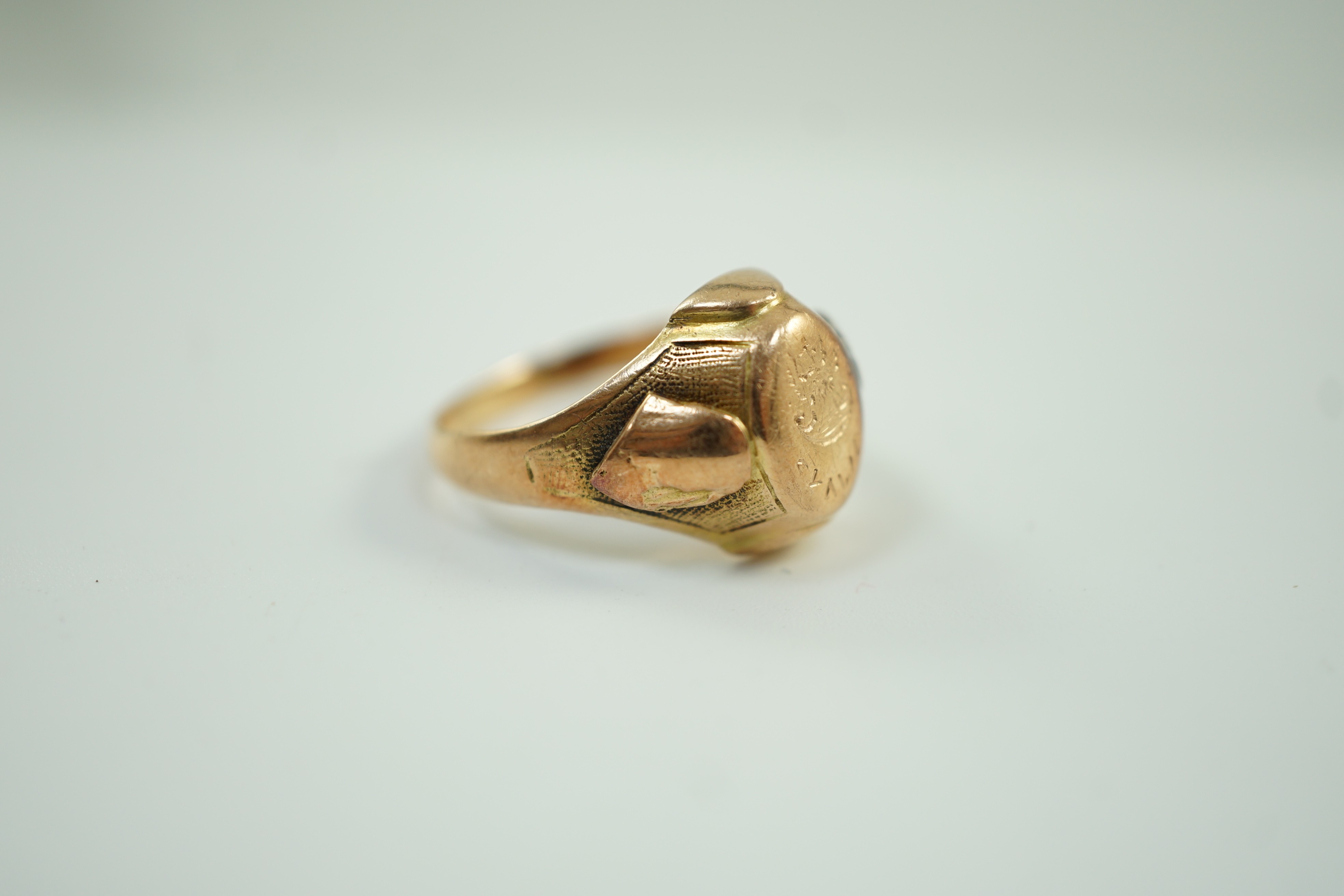 An early 20th century yellow metal signet ring, size Q, 4.5 grams.